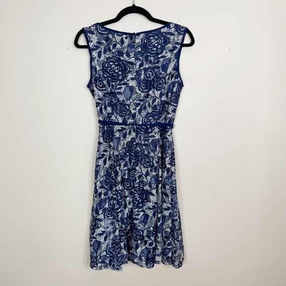 Roz & Ali Floral Lace Fit and Flare Dress Tie Waist Size 6 Navy Blue Sleeveless - Picture 2 of 10